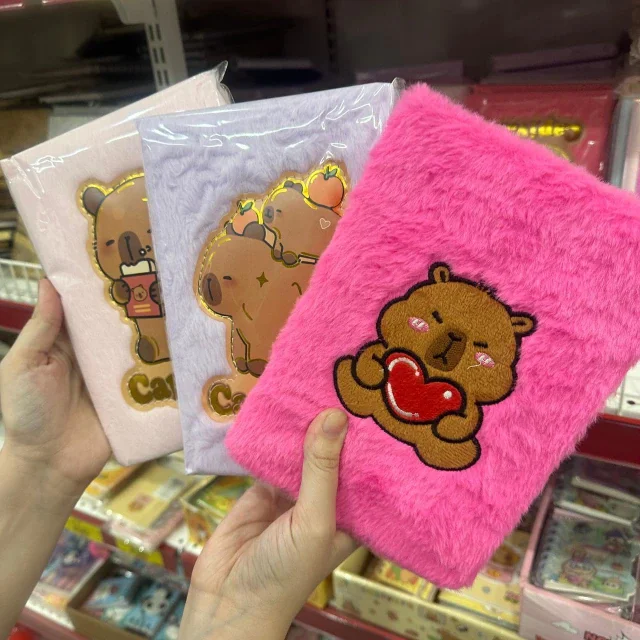 Kit C/12 Cadernos com Capa de Pelúcia Caoivara - Tamanho A5 Atacado